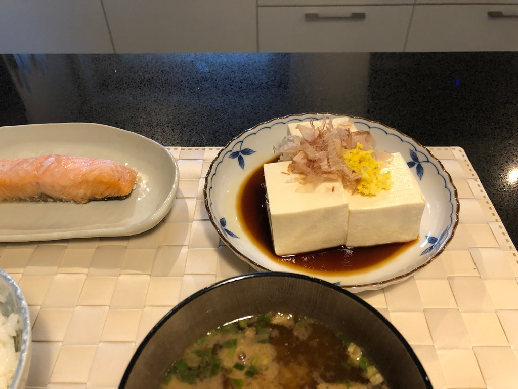 Kold tofu med ingefær og bonitoflager