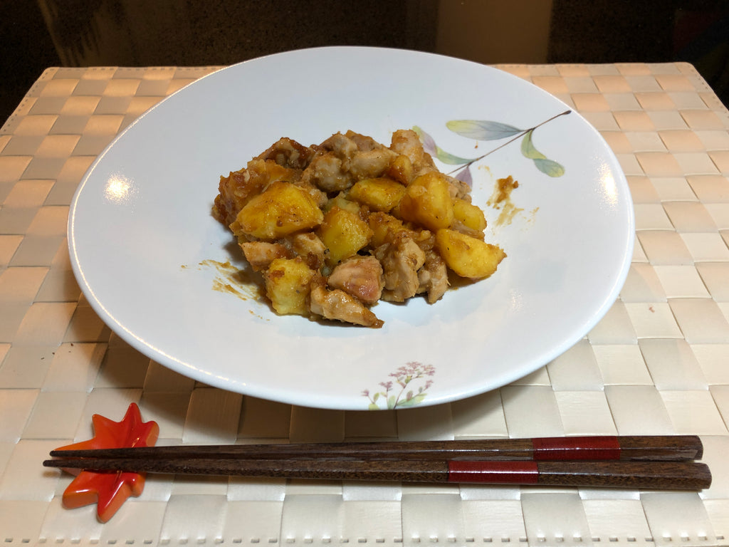 Kylling og kartofler stegt i teriyakisauce med hvidløg