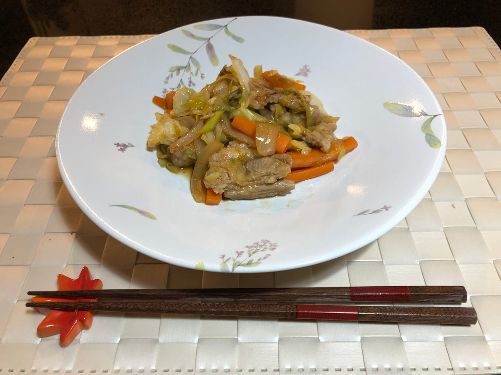 Svinekød og grøntsager stegt i Teriyaki Sauce med honning
