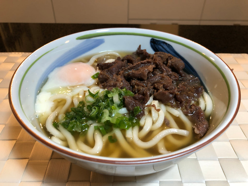 Udon med oksekød og onsen-æg